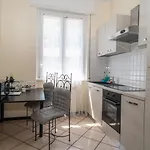 Elizabeth House * كومو