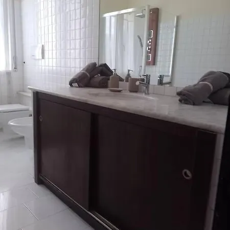 Elizabeth House * Como