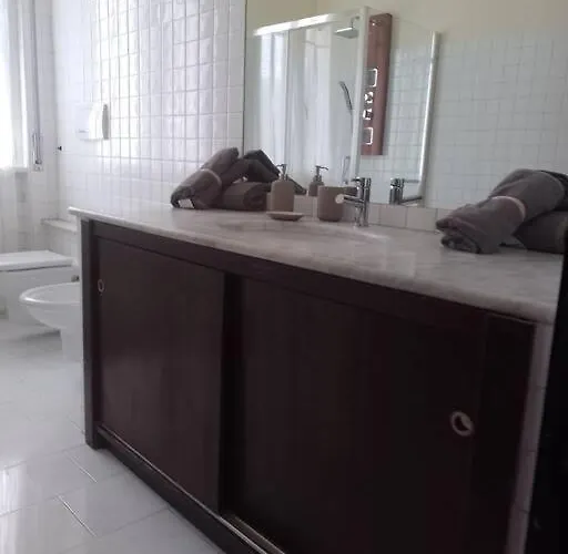 Elizabeth House * Como