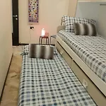 Elizabeth House * Como
