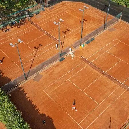 Elizabeth House * Como