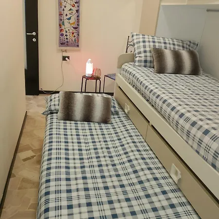 Elizabeth House * Como