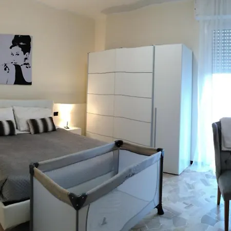 Elizabeth House Apartment *