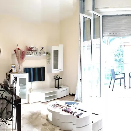 Elizabeth House Apartment *