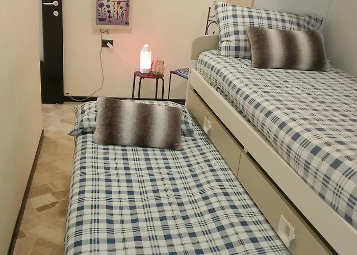 Elizabeth House * קומו